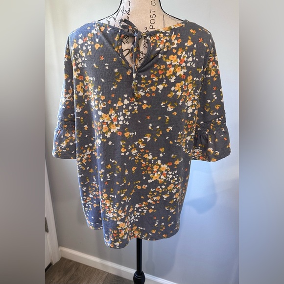 Lauren Conrad Scattered Flower Bell Sleeve Blouse - Size XL - Picture 3 of 7